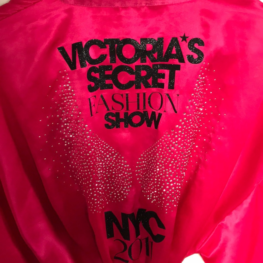 Victoria’s Secret Fashion Show NYC 2011 robe